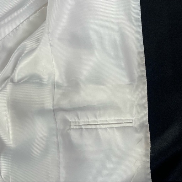 Egara White and Black Tuxedo Jacket with Shawl Collar - Picture 4 of 9